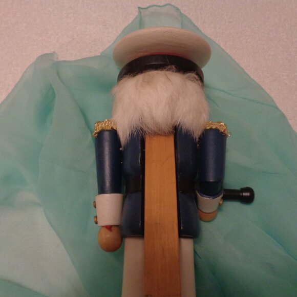 SAILOR WOODEN NUTCRACKER NUTCRACKER VILLAGE 11 INCHES - Picture 6 of 13